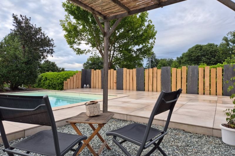 Page Créations MT-Paysages-47-Paysagiste-createur-de-parcs-et-jardins-sur-mesure-a-Vares-Lot-et-Garonne-–-Entretien-elagage-pose-de-clot